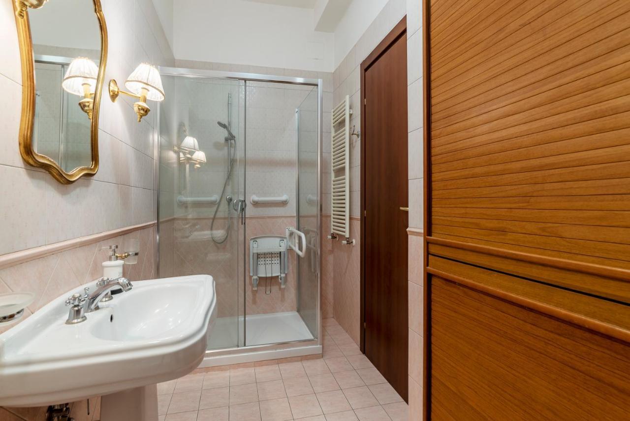 Monteverde Roomy Apartment Sun And Flowers Rome Exterior photo