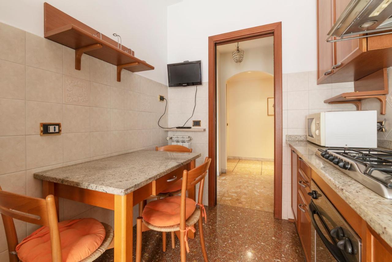 Monteverde Roomy Apartment Sun And Flowers Rome Exterior photo