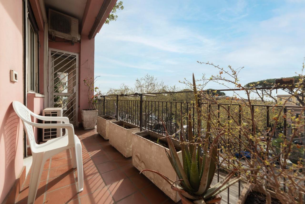 Monteverde Roomy Apartment Sun And Flowers Rome Exterior photo