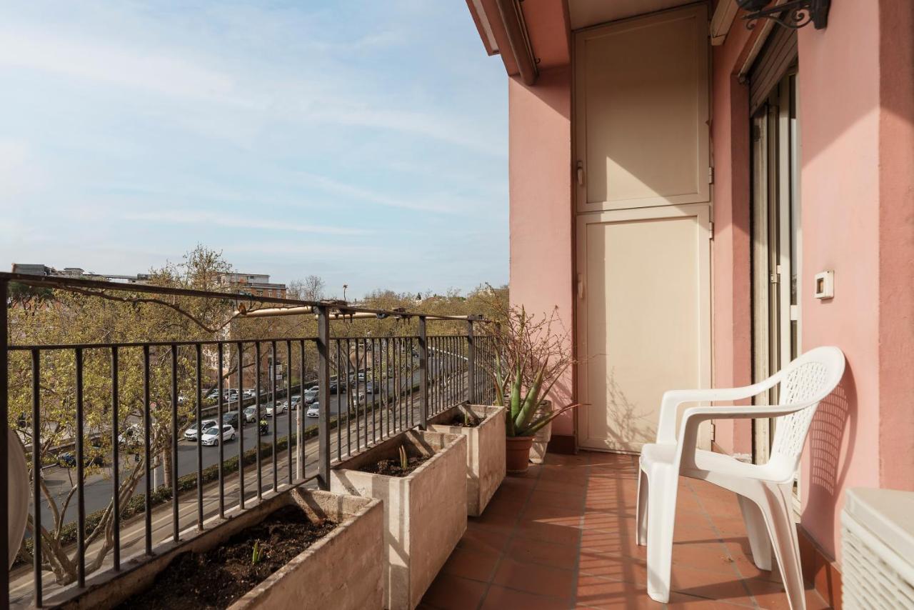 Monteverde Roomy Apartment Sun And Flowers Rome Exterior photo